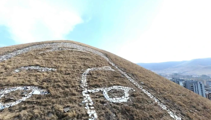 Chinggis Khaan Mountain Portrait -  Gudamzh Kharakh Bolon 360deg - Улаанбаатар