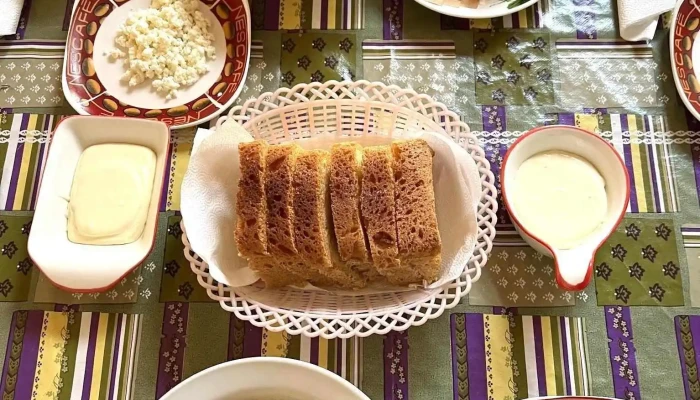 Doloon Uul Khool Und - Турт